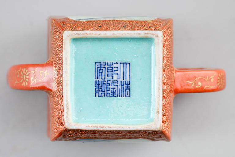 TEKANNA, porslin, Kina, sannolikt 1900-tal.