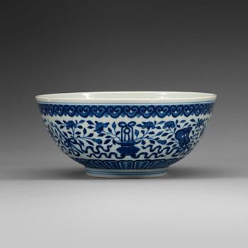 59. A blue and white bowl, Qing dynasty with Jiaqing sealmark.