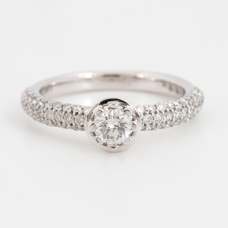 Round brilliant-cut diamond ring.