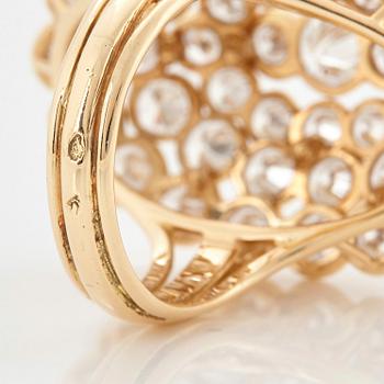 Cartier a ring in 18K gold set with round brilliant-cut diamonds.