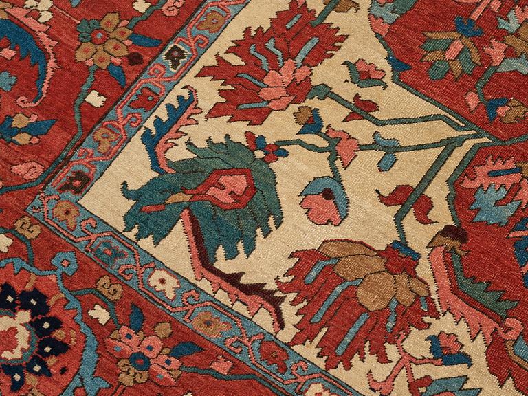 A CARPET, an antique Heriz, a so called Serapi, ca 371 x 282,5 cm.