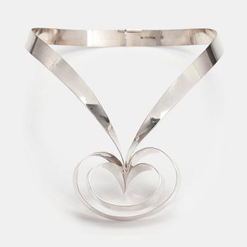Helge Narsakka, Collier, sterlingsilver. Kaunis koru, Helsingfors 1972.