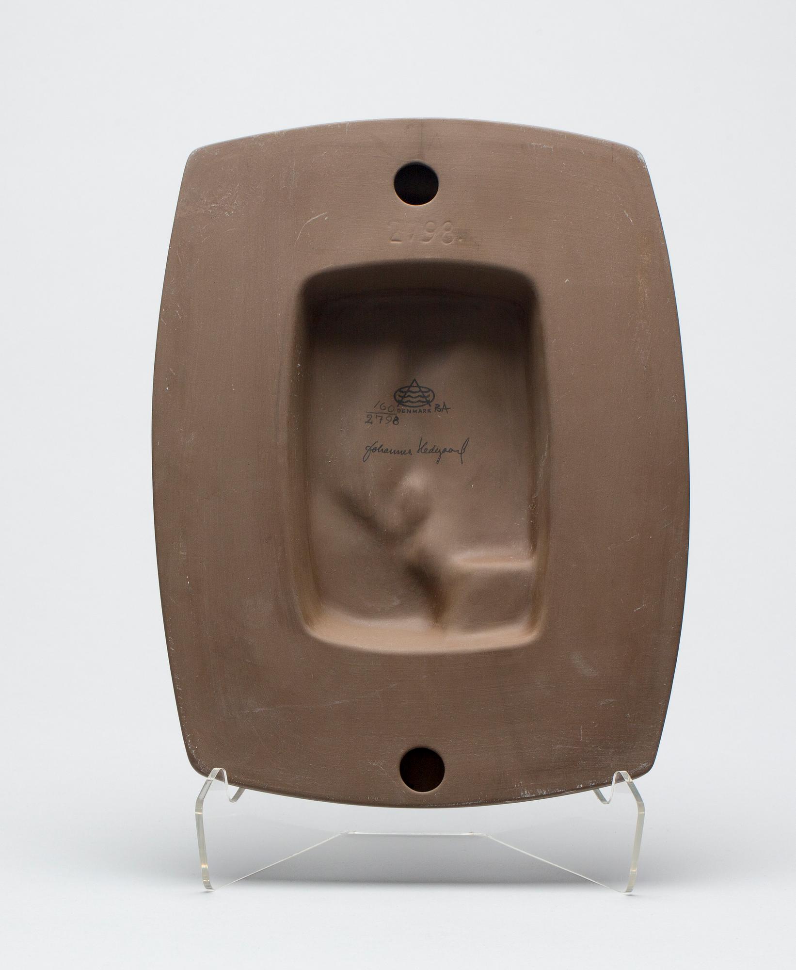 VÄGGPLAKETT, keramik. Johannes Kedegaard för Kgl. Aluminia. 1960-tal.