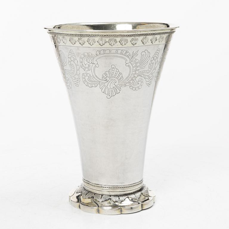 Johan Pettersen, bägare, delvis förgyllt silver, Söderhamn 1766. Rokoko.