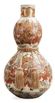 1365. A large Japanese Satsuma vase, Meiji period.