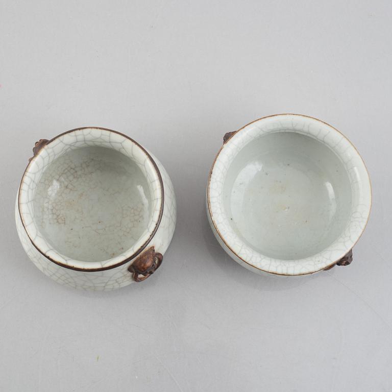 A Chinese ge glazed stoneware brush washer, a vase and two bowls, early 20th century.