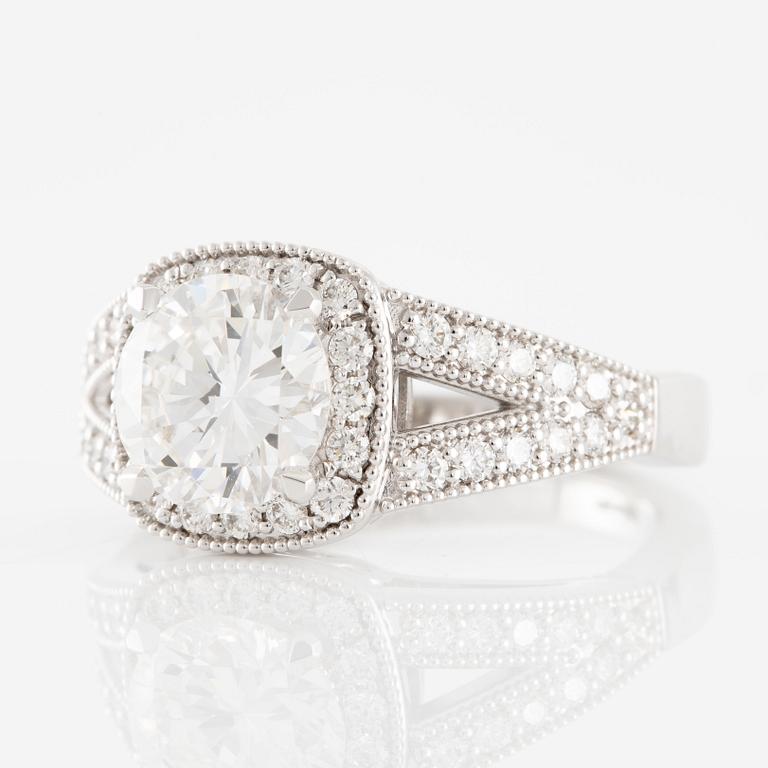 Ring, 18K vitguld med briljantslipad diamant 1.96 ct. Medföljande IGI report.