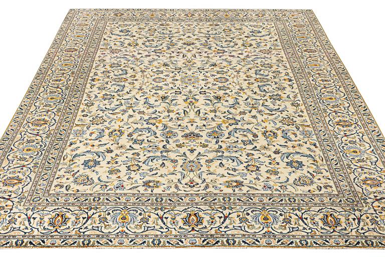 Matta, Keshan, ca. 398 x 287 cm.