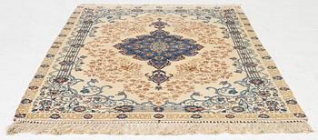 An Isfahan rug, c. 158 x 102 cm.