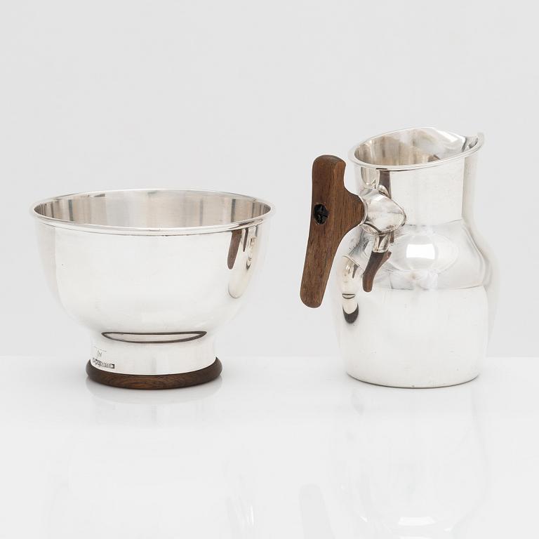 Tapio Wirkkala, a silver and teak cream jug and sugar bowl, Kultakeskus, Hämeenlinna 1962.