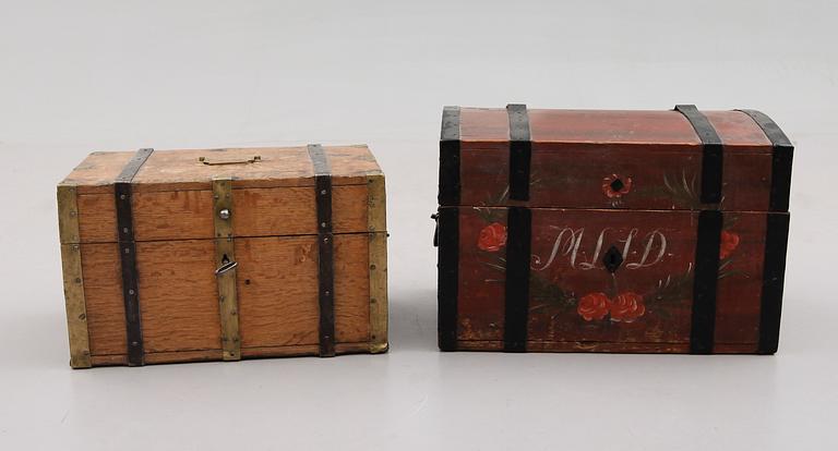 SKRIN, 2 st, trä, omkring år 1900.