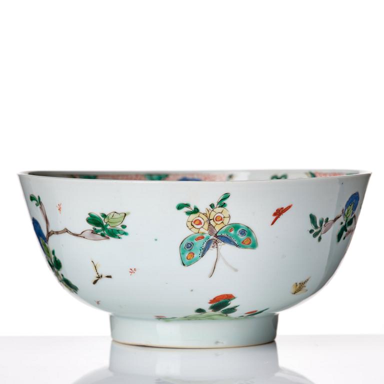 A famille verte bowl, Qing dynasty, Kangxi (1662-1722).