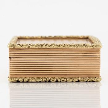 An european 14 carat gold box 'deux couleur', unmarked, probably Central Europe 19th century.