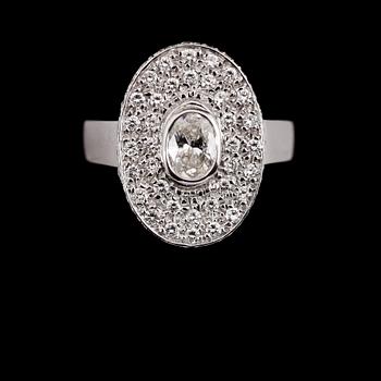 RING, 18 k vitguld, briljantslipade diamanter tot ca 1.95 ct.