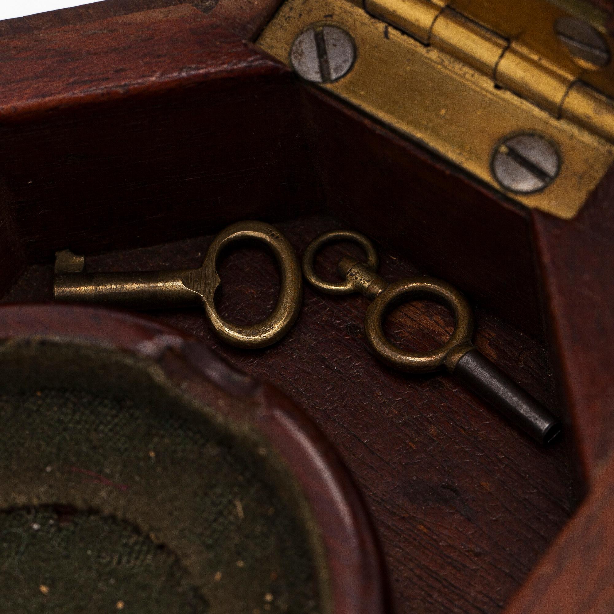 Taskukello, 52 mm, 18K kultaa, John Moncas, Liverpool, 1800-luvun ensimmäinen puolisko.