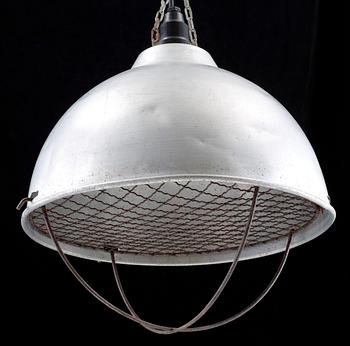 INDUSTRILAMPA, metall, 1900-talets andra hälft. Diam 40.