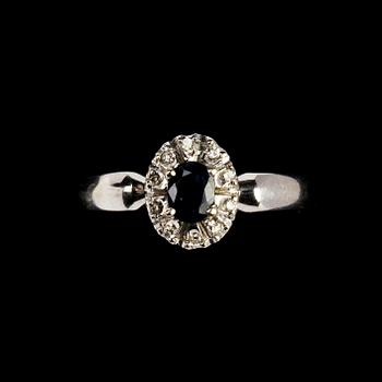 RING, 18k vitguld med blå safir och små briljantslipade diamanter tot. ca 0.08 ct. Vikt 4 g.