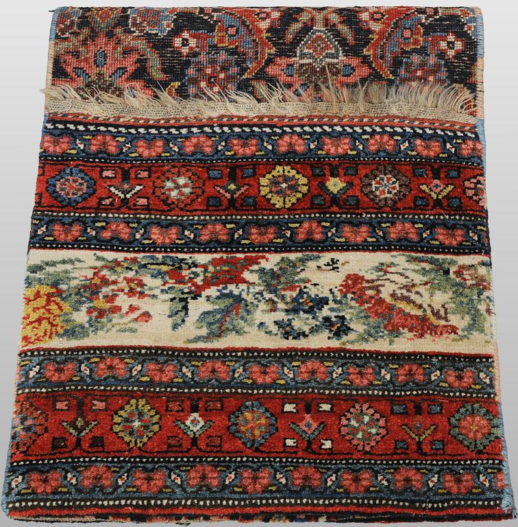 Rug, oriental, semi-antique Bidjar, 125 x 52 cm.