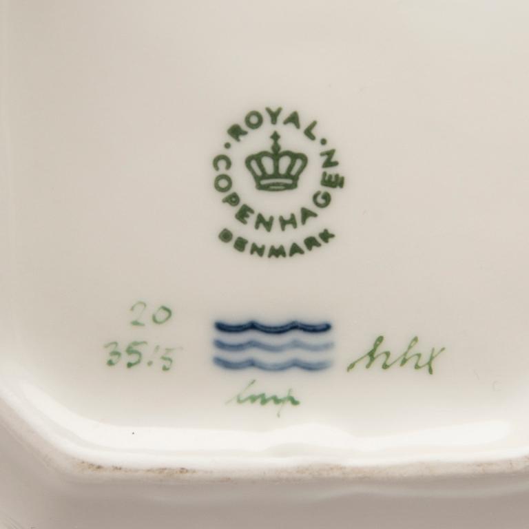 Cream cups with lids and saucers, 2 pcs, "Flora Danica", Royal Copenhagen, Denmark, 20th century.