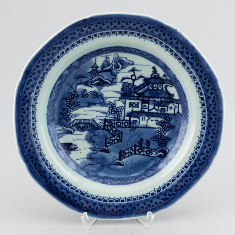 A set of 14 blue and white plates, Qing dynasty, 19th Century.