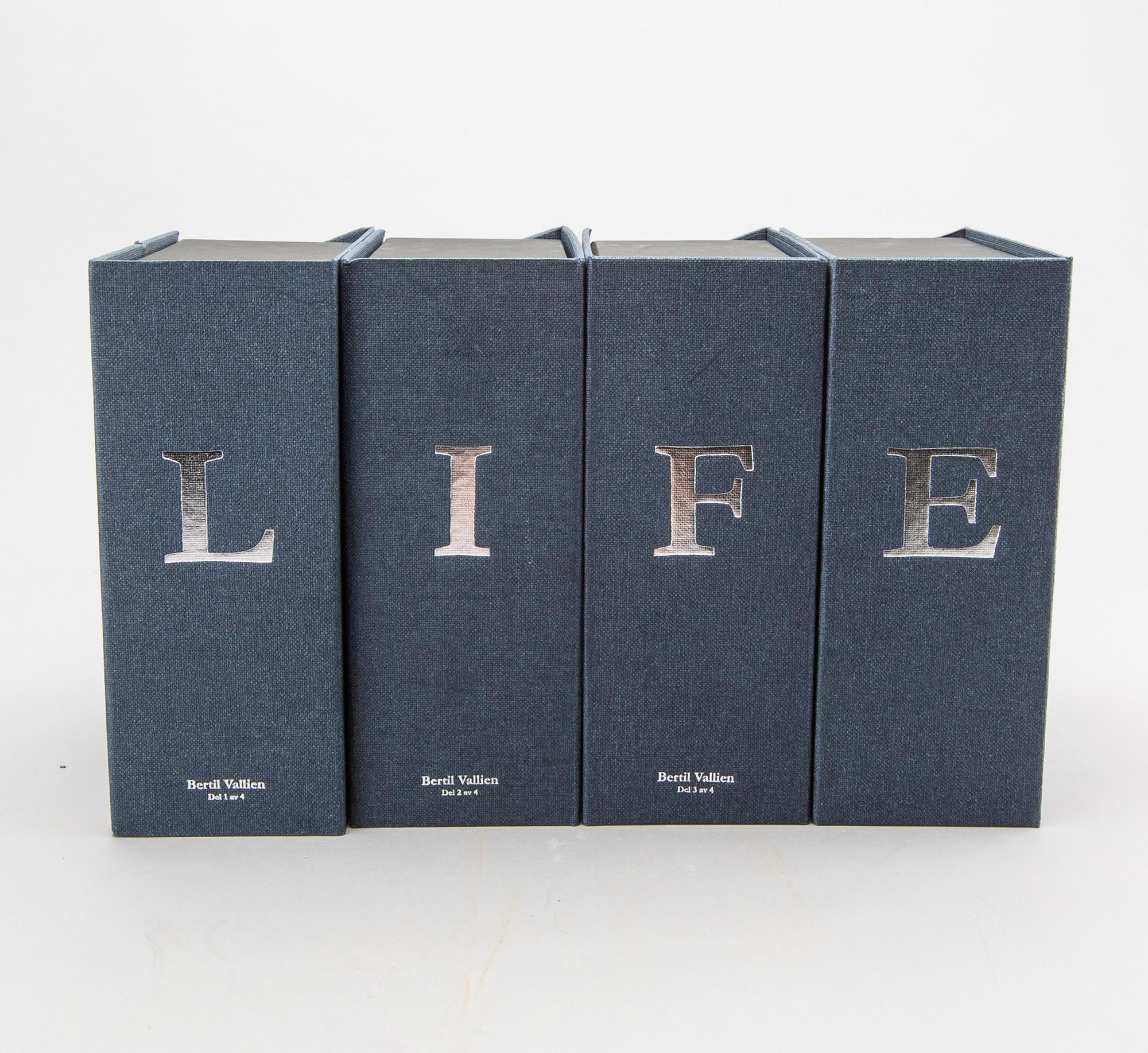 BERTIL VALLIEN, skulpturer, 4 st, glas, Serien "Life", Kosta Boda, signerade, och numrerad  500 upplaga.