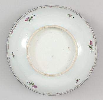 A famille rose punch bowl, Qing dynasty, Qianlong (1736-95).