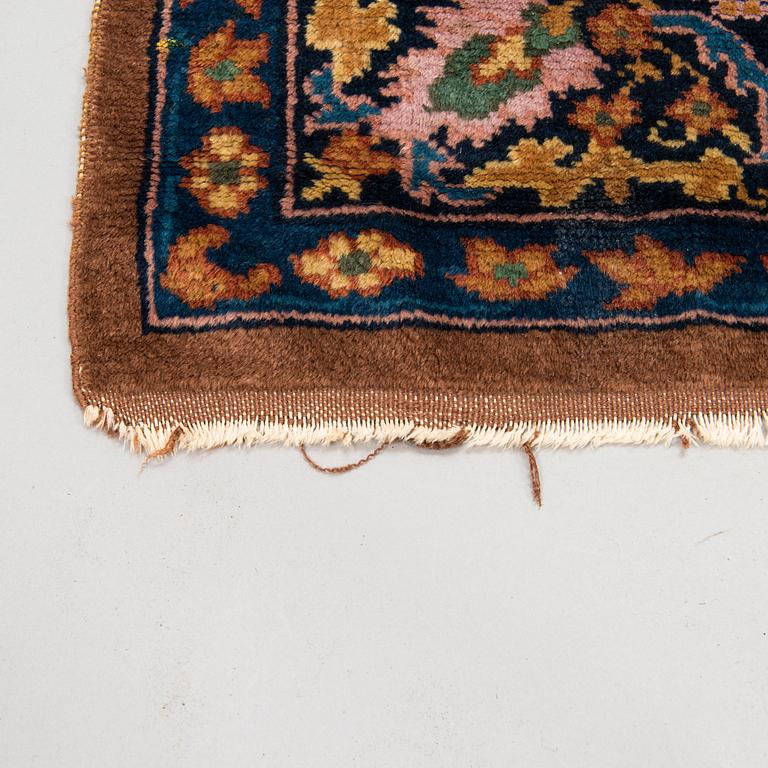A carpet, oriental, ca 265 x 167 cm.