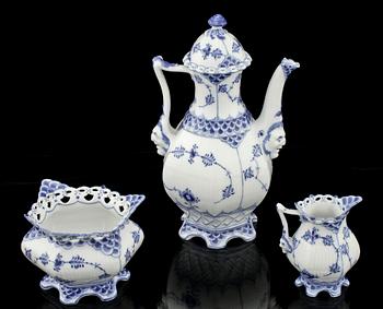 SERVISDELAR, 11 st, porslin, "Musselmalet", Royal Copenhagen.