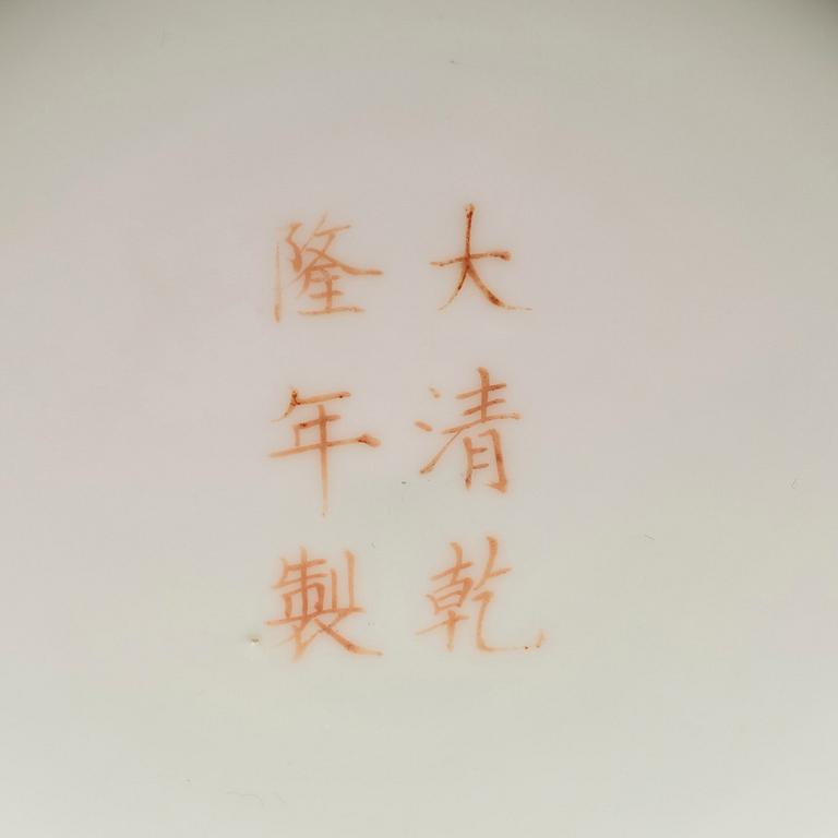 FAT, porslin. Qingdynastin, Guangxu (1875-1908), med Qianlongs märke.