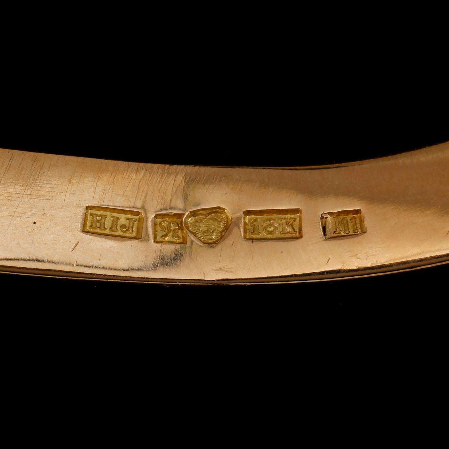 HALSRING, 18K guld, diamanter. Vikt ca 77 g.