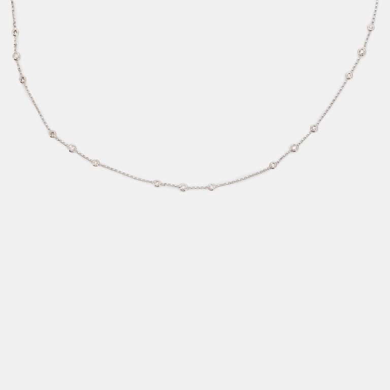 A diamond long chain in 18K white gold set with round brilliant-cut diamonds.