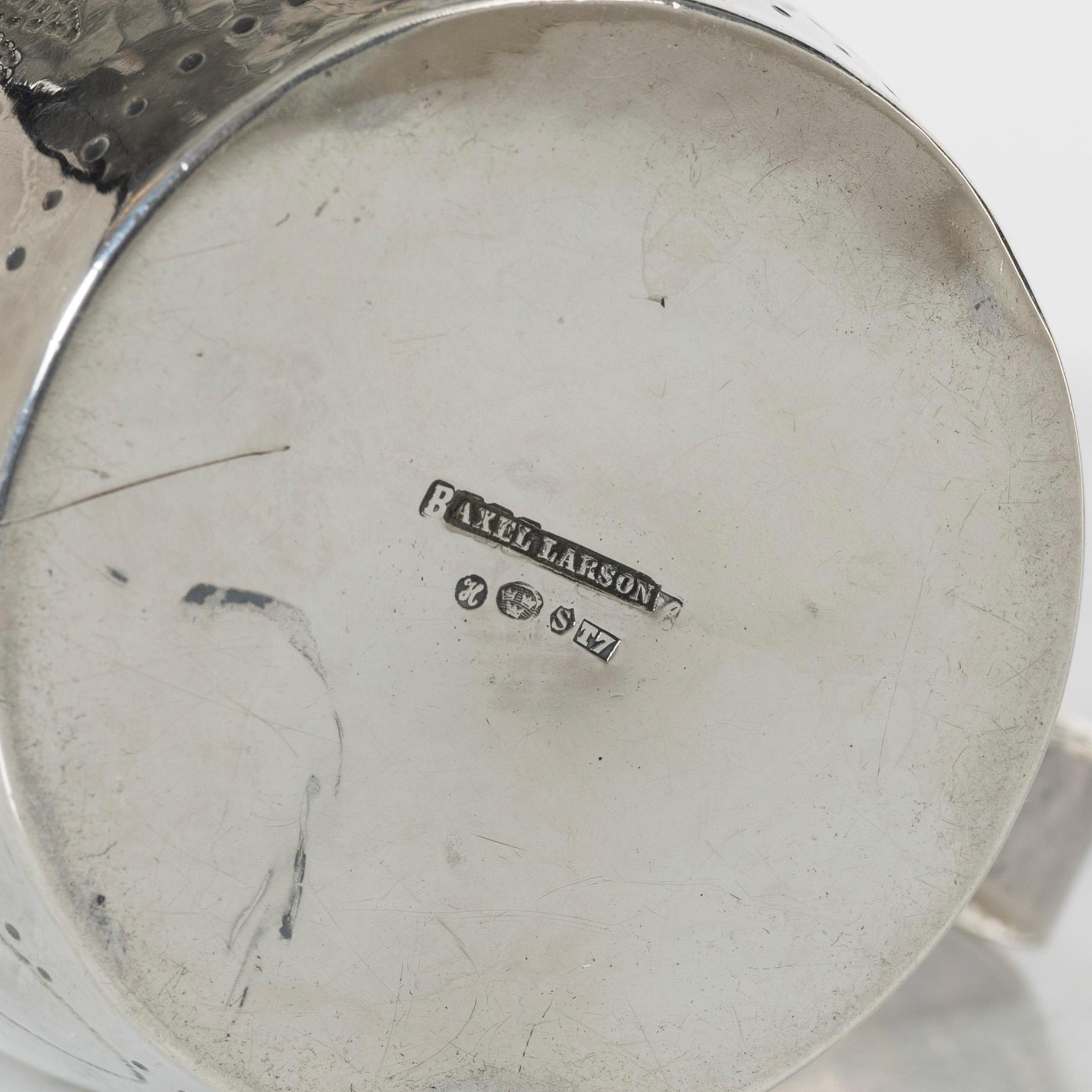 Mugg, silver, svensk importstämpel Axel Larson, Helsingborg 1921.