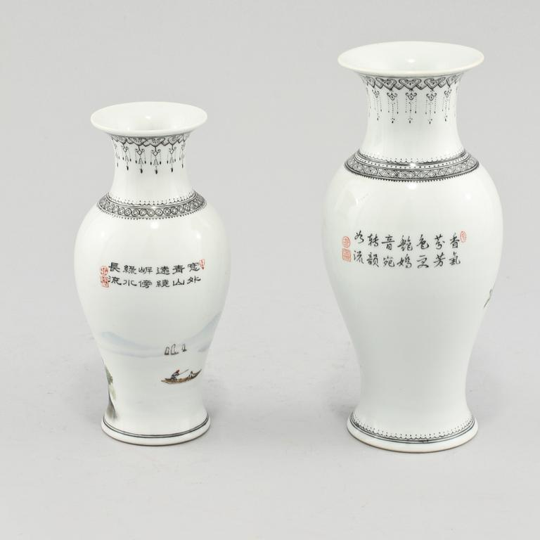 VASER, 2 st, porslin, Kina, 1900-tal.