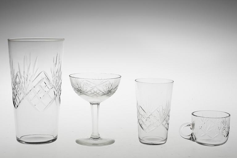 GLASSERVIS, 66 delar, "Helgamodell", 1900-talets första hälft.