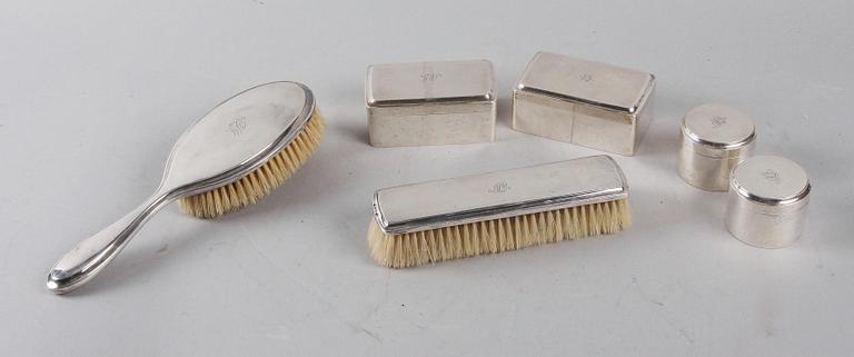 TOILETTSET, 6 delar, silver, Gustaf Möllenborg, 1917-20. Tot ca 750 g.