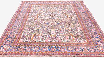 A carpet, semi-antik, silk Kashan, ca 315,5 x 204 cm.