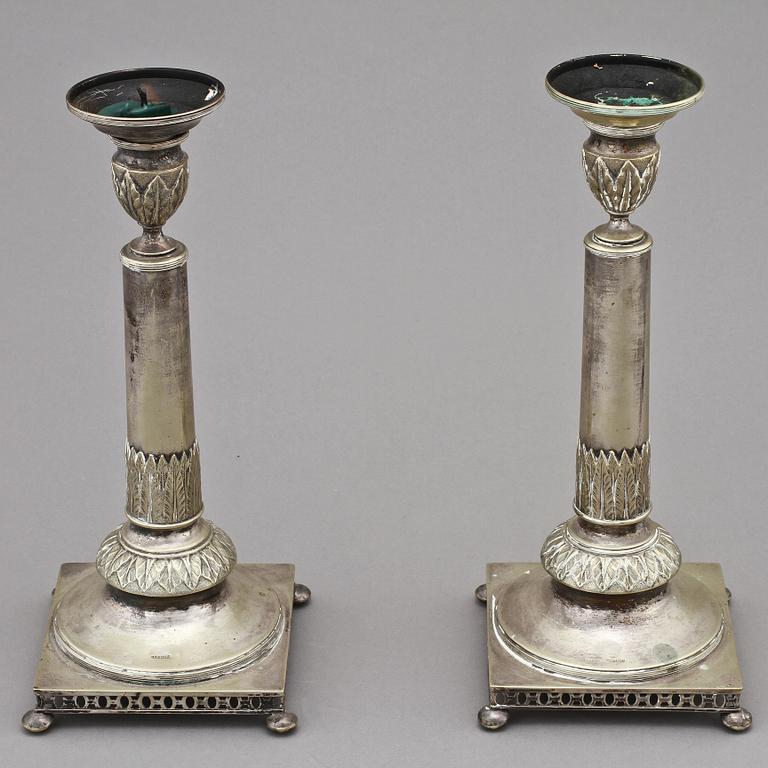 LJUSSTAKAR, ett par, nysilver, C G Hallberg, Stockholm, 1900-talets första hälft.