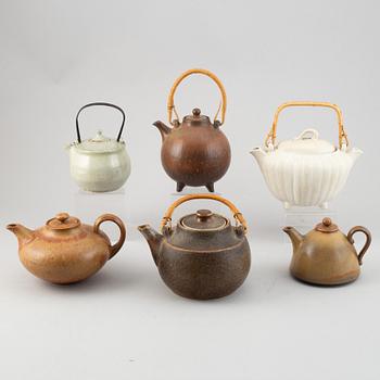 Gunnar Nylund, a set of four stoneware teapots and Carl-Harry Stålhane, two teapots, Rörstrand.