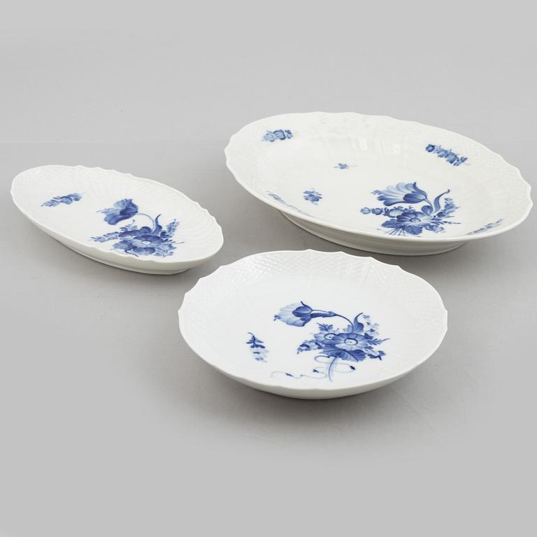 Royal Copenhagen, servisdelar, 60 delar, porslin, "Blå blomst", Danmark.