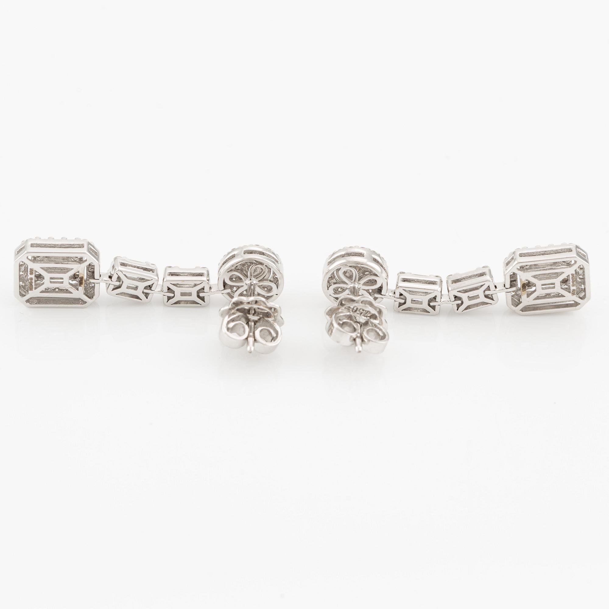 Earrings, 18K white gold with baguette and brilliant cut diamonds.