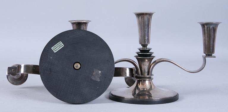 KANDELABRAR, ett par samt BORDSLAMPA, vitmetall, delvis Danmark, 1900-tal.