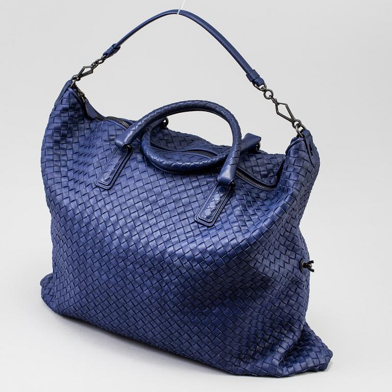 A 'Maxi Convertible Bag' in intrecciato nappa  from Bottega Veneta, 2014.