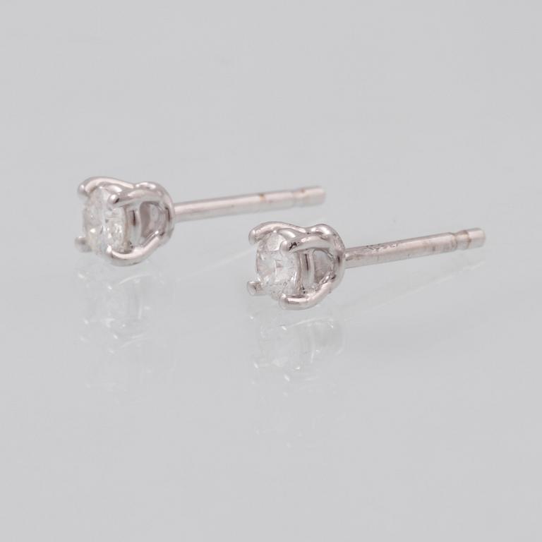 ÖRHÄNGEN, 18K vitguld med briljantslipade diamanter ca 0.28 ct. Vikt  1,3 gram.