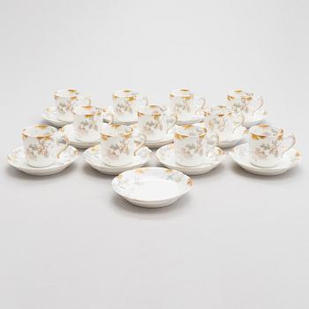 A porcelain coffee set in 11 pcs by Haviland & Co, Limoges, France.