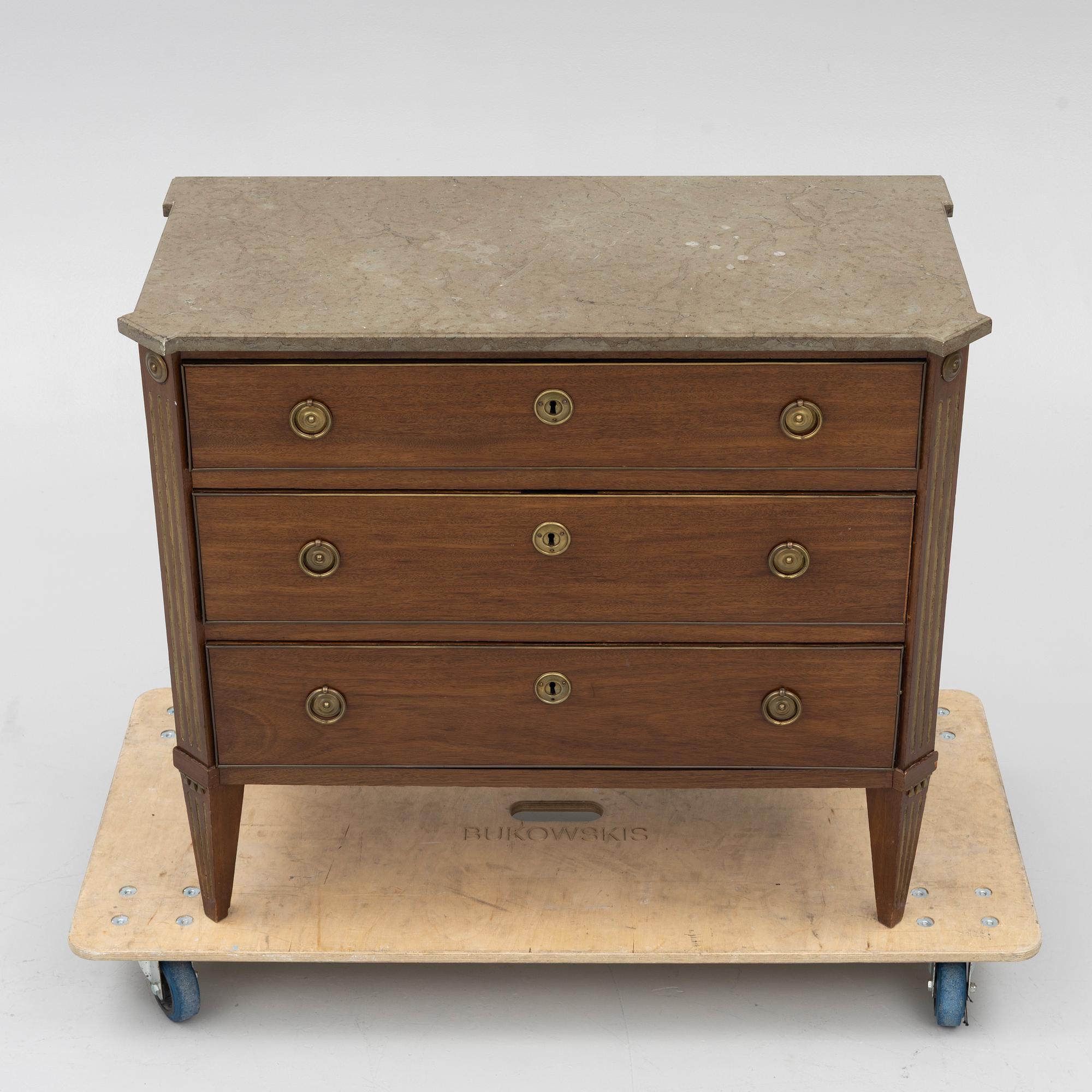 A Gustaivain style chest of drawers, around 1900.