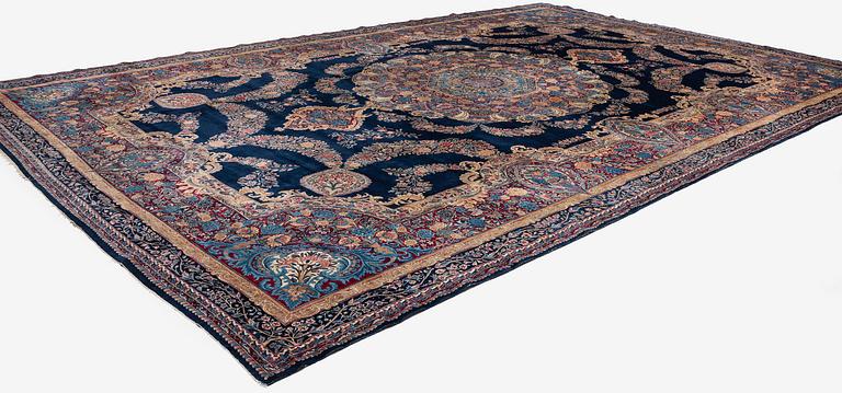 Matta, semiantik Kirman, Södra Persien, ca  592 x 388 cm.