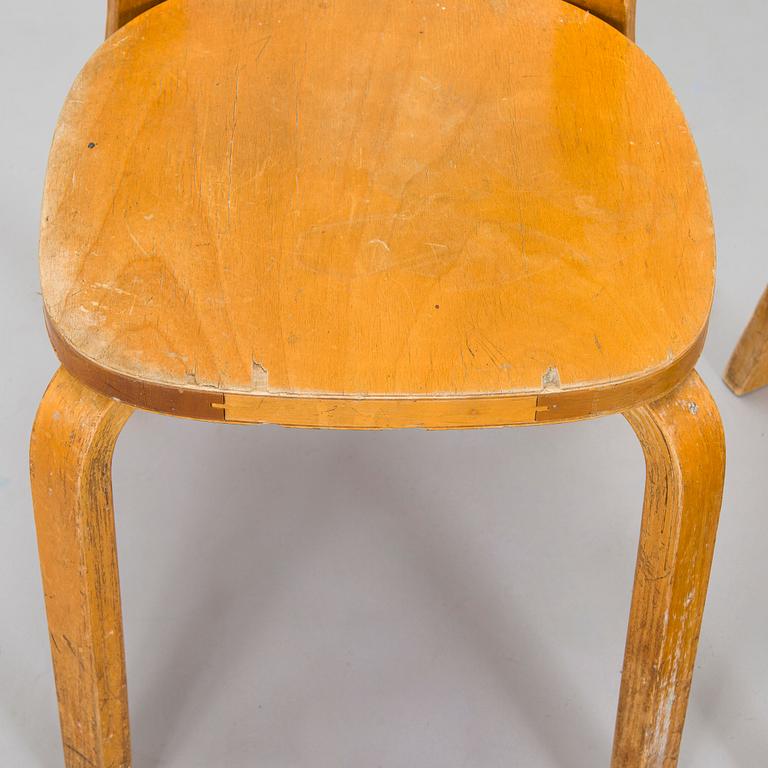 Alvar Aalto, stolar, ett par, modell 69, O.Y. Huonekalu- ja Rakennustyötehdas A.B. 1900-talets mitt.
