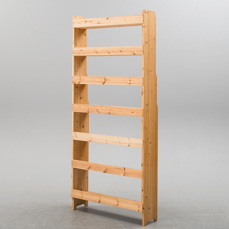 A 'Ekolsund' shelf by IKEA.