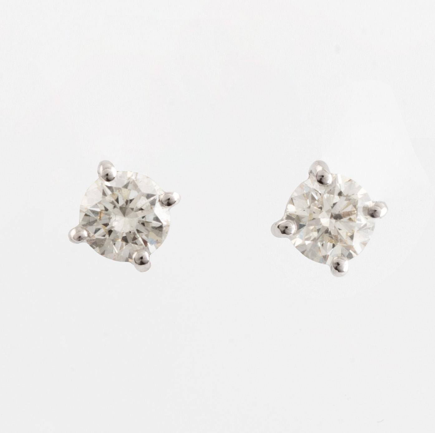 Brilliant cut diamond stud earrings, total ca 0,49 ct.