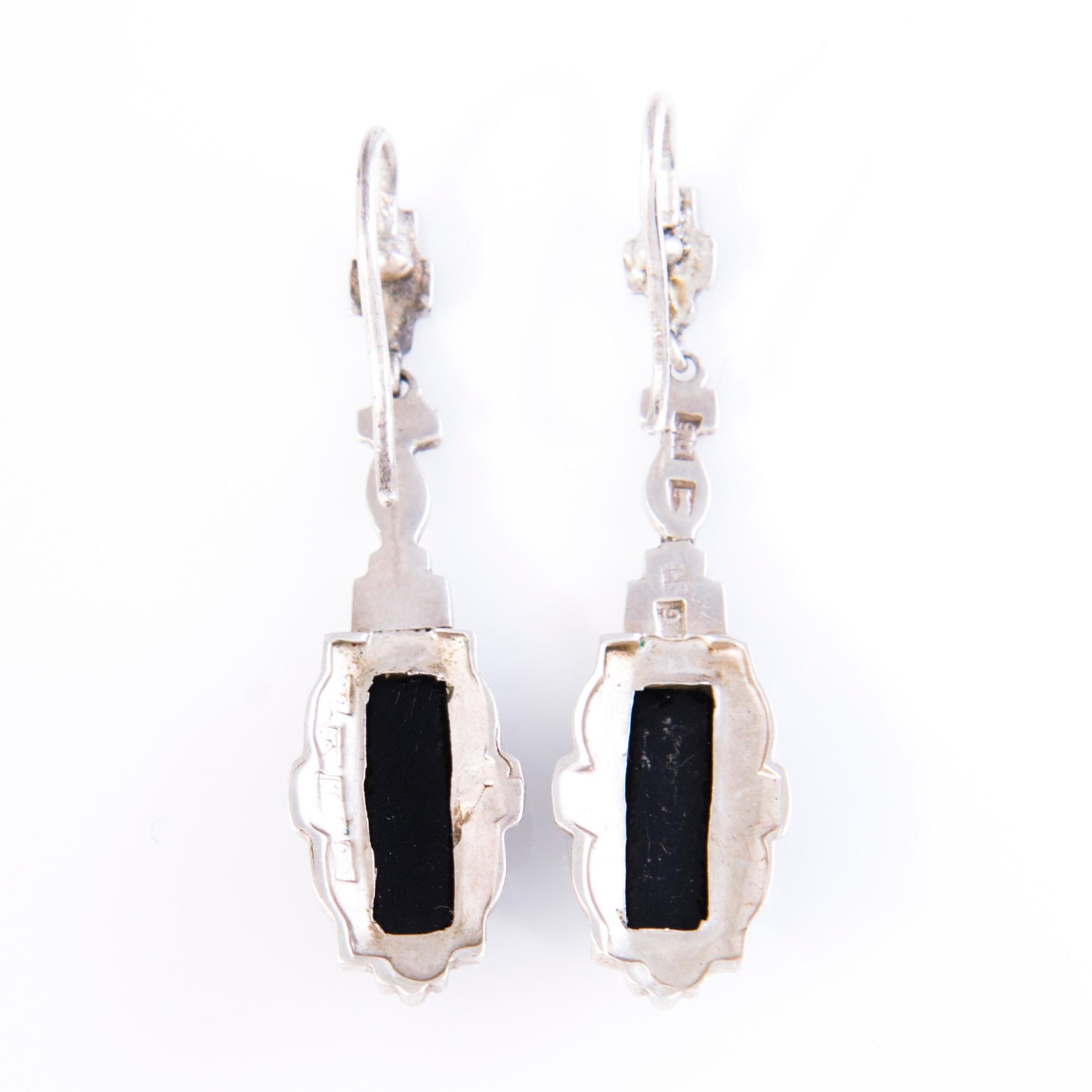 Four Art deco jewelry, ring, pendant necklace and earrings in silver.